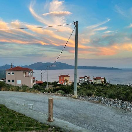 Modern Stone Villas With Swimming Pool Αλιβέρι Εξωτερικό φωτογραφία