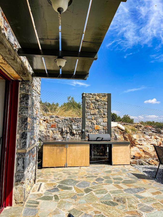 Modern Stone Villas With Swimming Pool Αλιβέρι Εξωτερικό φωτογραφία
