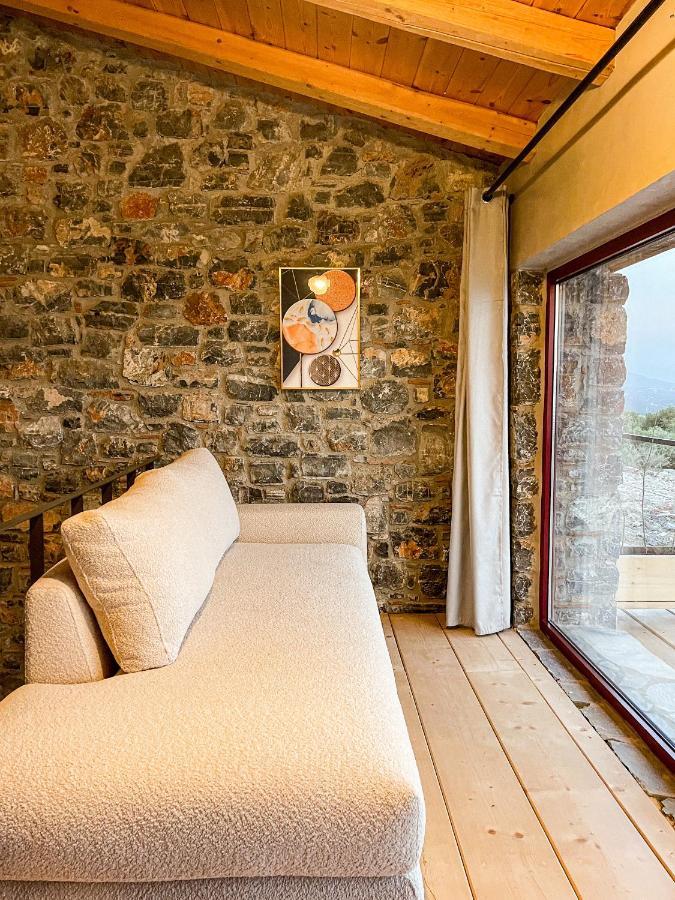 Modern Stone Villas With Swimming Pool Αλιβέρι Εξωτερικό φωτογραφία
