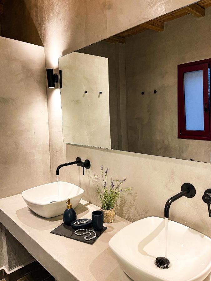 Modern Stone Villas With Swimming Pool Αλιβέρι Εξωτερικό φωτογραφία