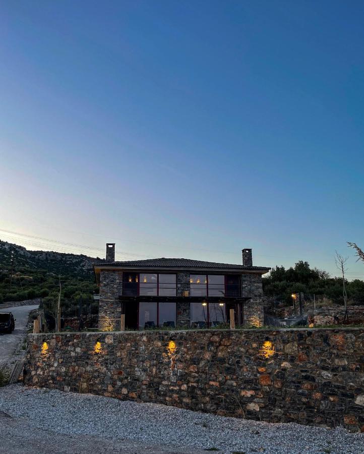 Modern Stone Villas With Swimming Pool Αλιβέρι Εξωτερικό φωτογραφία