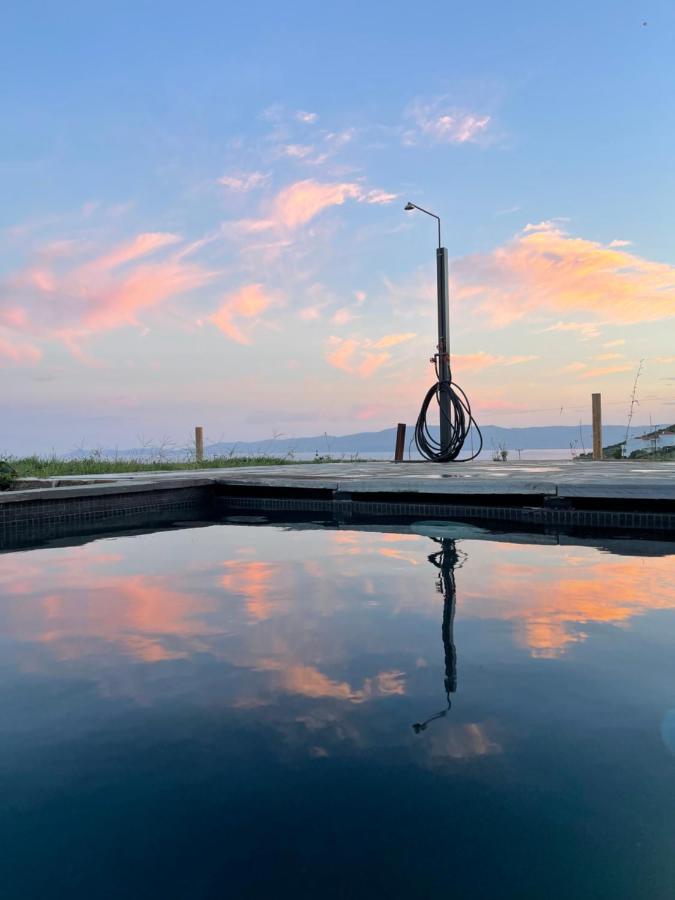 Modern Stone Villas With Swimming Pool Αλιβέρι Εξωτερικό φωτογραφία