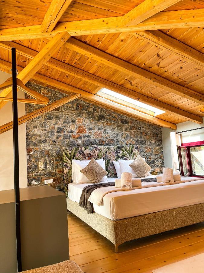 Modern Stone Villas With Swimming Pool Αλιβέρι Εξωτερικό φωτογραφία