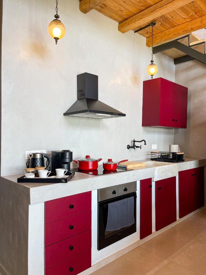 Modern Stone Villas With Swimming Pool Αλιβέρι Εξωτερικό φωτογραφία
